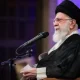 Momen Presenter TV Iran Menangis Saat Umumkan Kematian Khamenei
